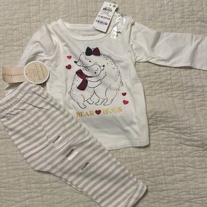 Girls mom and daughter bear hugs long sleeved t and leggings